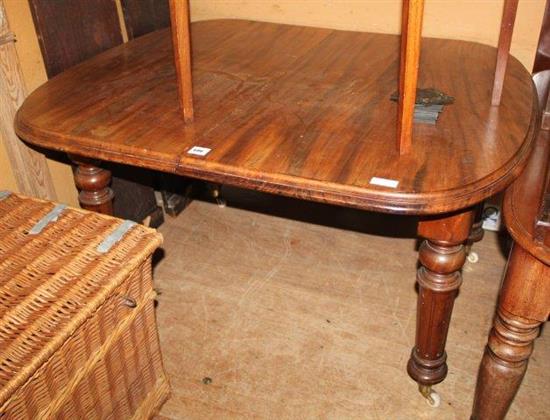 Extending dining table